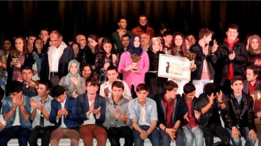 İneg&ouml;l'de Liseler Arası Tiyatro Yarışması Sona Erdi