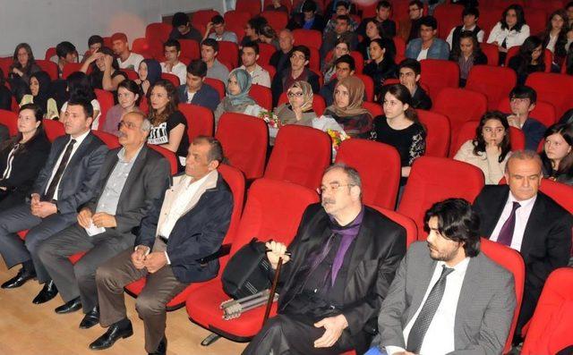 İneg&ouml;l de Liseler Arası Tiyatro Yarışması Sona Erdi 2