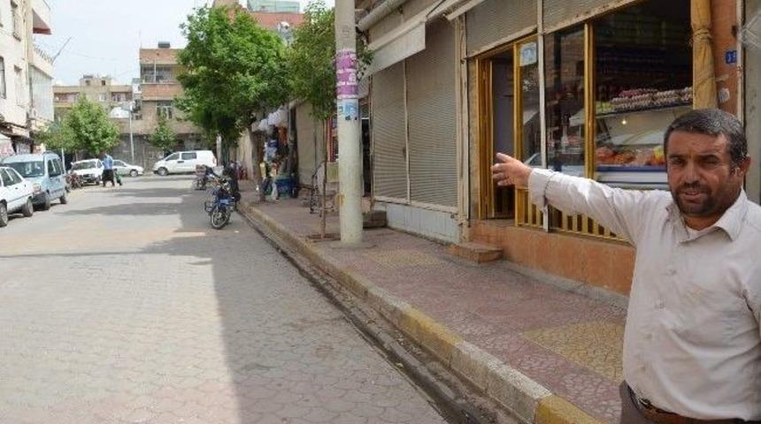 Alışveriş İ&ccedil;in Girdiği Marketin &Ouml;n&uuml;nden Aracı &Ccedil;alındı