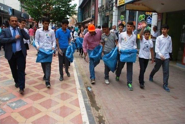Belediye Eşbaşkanları Sokaklarda Çöp Topladı G1