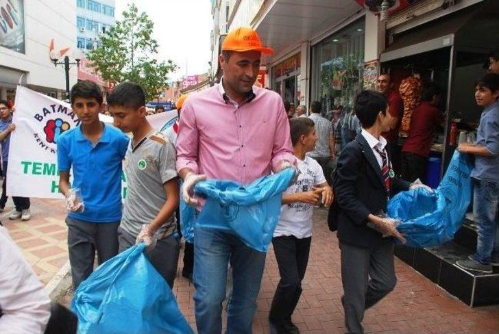 Belediye Eşbaşkanları Sokaklarda Çöp Topladı G5