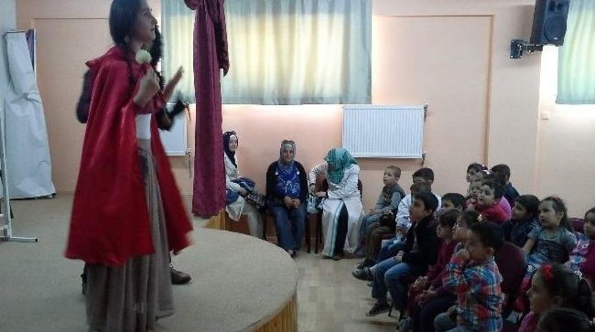 &Ccedil;ocukların Karşılaştığı Tehlikeler Tiyatro İle Anlatıldı