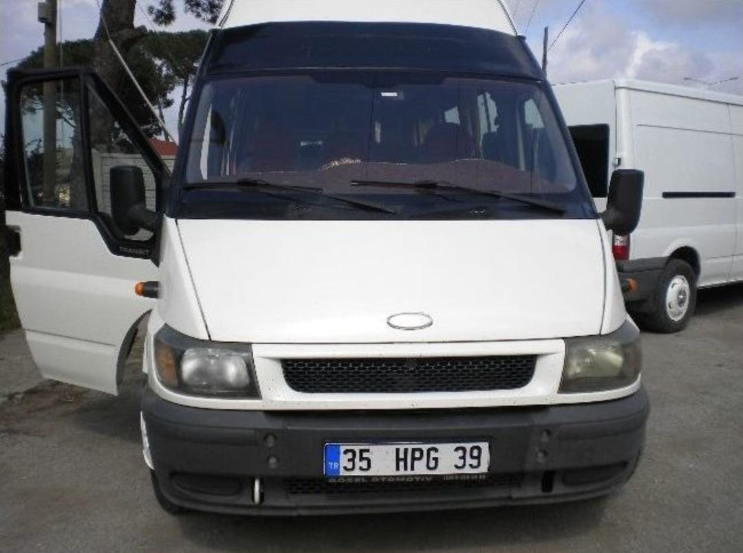 Minib&uuml;s&uuml;n Tavanındaki Zulada 8 Bin 460 Paket Ka&ccedil;ak Sigara Ele Ge&ccedil;ti