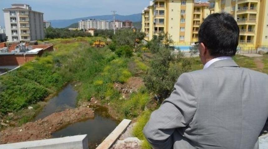 Edremit&rsquo;te Başkan Saka Dere Islah &Ccedil;alışmalarını İnceledi