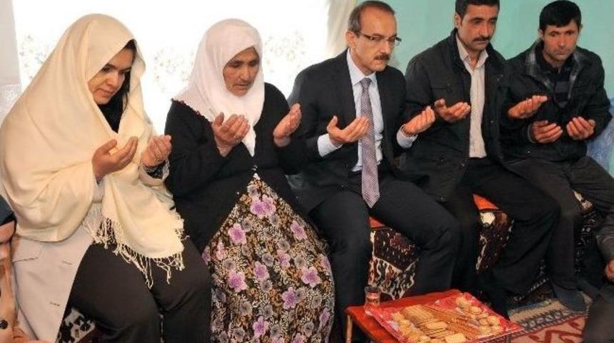 Şehit Annesine, Duygu Dolu Anneler G&uuml;n&uuml; Ziyareti