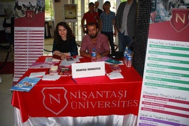 Nişantaşı Üniversitesi Tanıtım Standı Öğrencilerin Yoğun İlgisini Çekti