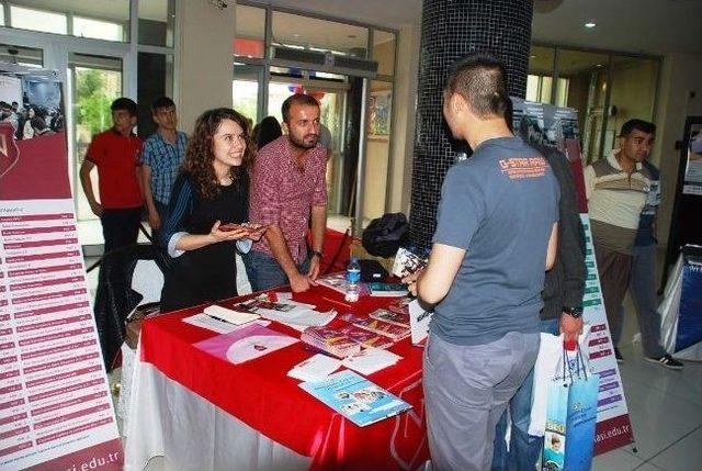 Nişantaşı Üniversitesi Tanıtım Standı Öğrencilerin Yoğun İlgisini Çekti