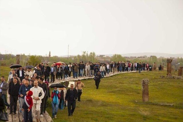 95 Üniversite Temsilcisi Ahlat’ı Gezdi