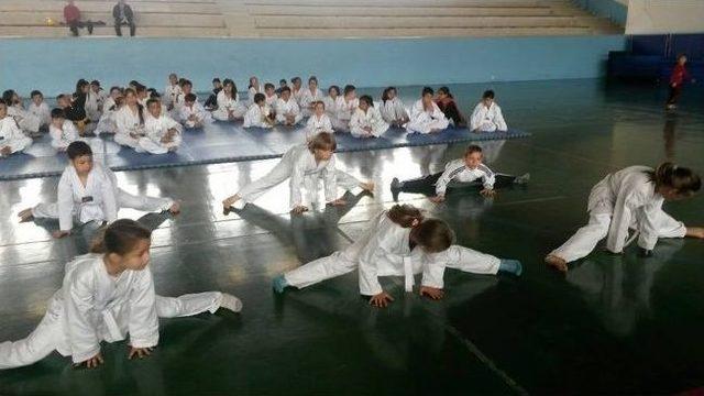 Sporcuların Taekwondo Kuşak Sınavı