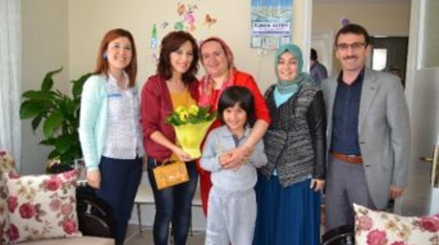 Egitim-bir Sen&rsquo;den &Ouml;zel Annelere Ziyaret