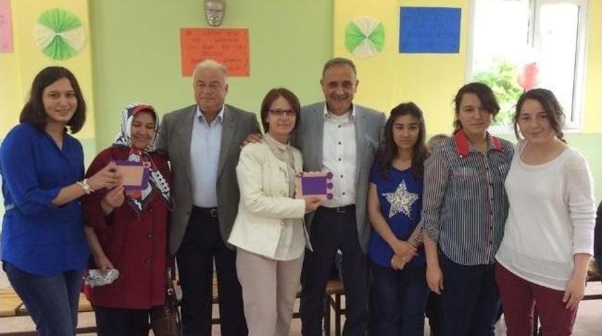 Başkan Badem Yalnız Anneleri Unutmadı