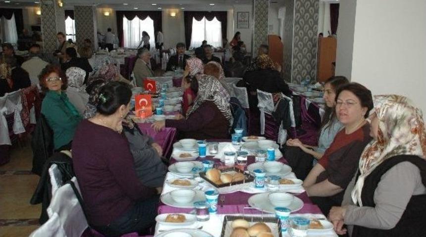 Mhp Odunpazarı Kadın Kollarından Şehit Ailelerine &ldquo;g&ouml;n&uuml;l Sofrası&rdquo; Yemeği