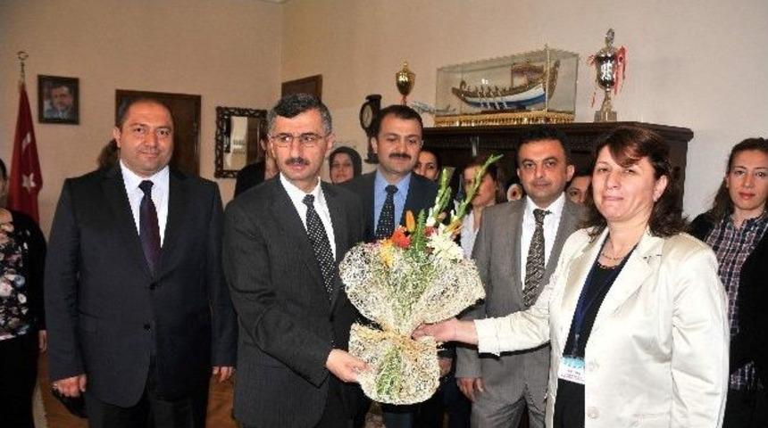 Hemşireler, Vali Bektaş&rsquo;ı Ziyaret Etti