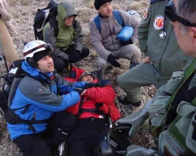 Askeri Helikopterle Kurtarılan Dağcı Taburcu Edildi