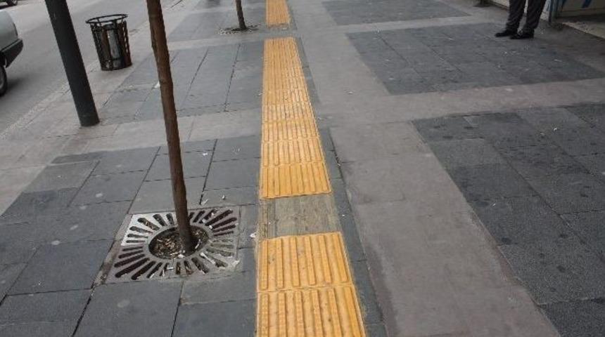 G&ouml;rme Engelli Dernek Başkanı Temiz'den Vatandaşa 'k&ouml;r M&uuml;s&uuml;n Kardeşim' Tepkisi