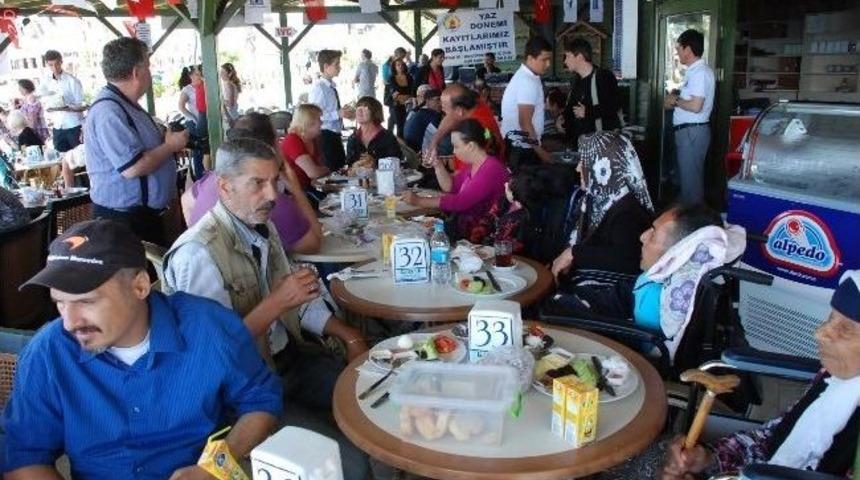 Didim&rsquo;de Engelliler Ve Aileleri Kahvaltıda Ağırlandı
