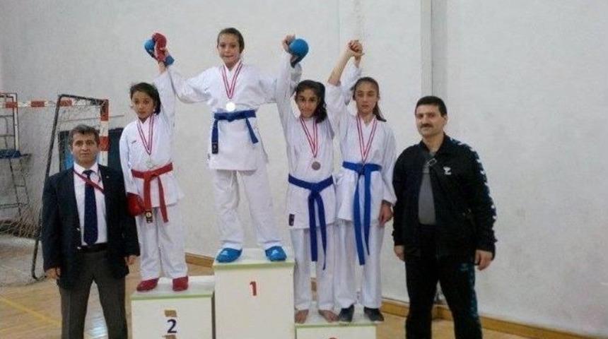 Yalovalı Karatecilerin B&uuml;y&uuml;k Başarısı