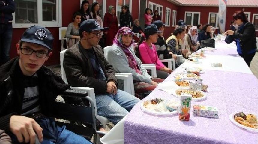 Ar&uuml;&rsquo;de &ldquo;engelliler Haftası&rdquo; Kutlandı