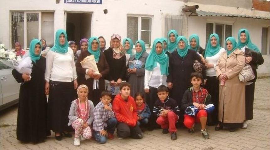 Şark&ouml;y&rsquo;de Kadınların Kur&rsquo;an Okuma Sevinci