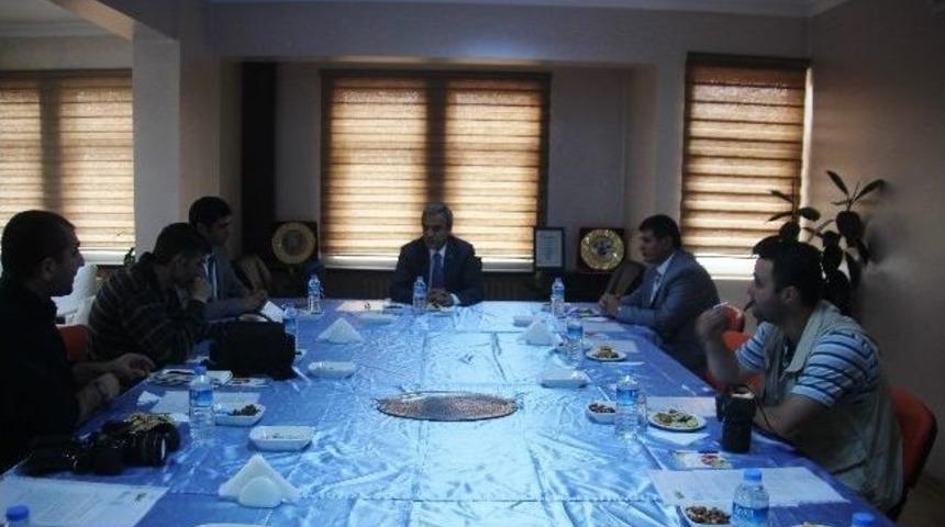 Sgk, Basınla Bir Araya Geldi