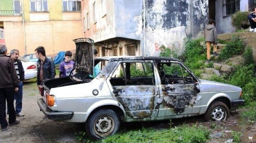 Trabzon&rsquo;da Park Halindeki Ara&ccedil; Yandı