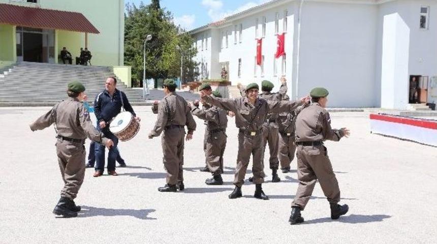 Hepsi &Ccedil;akı Gibi Asker