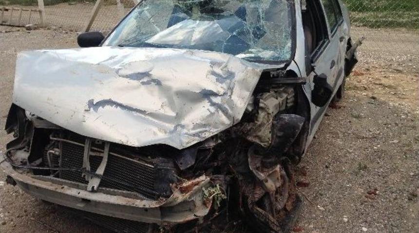 Otomobil Takla Attı: 1 &Ouml;l&uuml;, 2 Yaralı