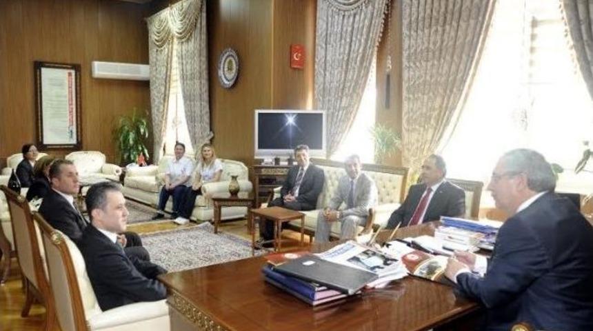 Vali Nayir&rsquo;e Hemşireler G&uuml;n&uuml; Ziyareti