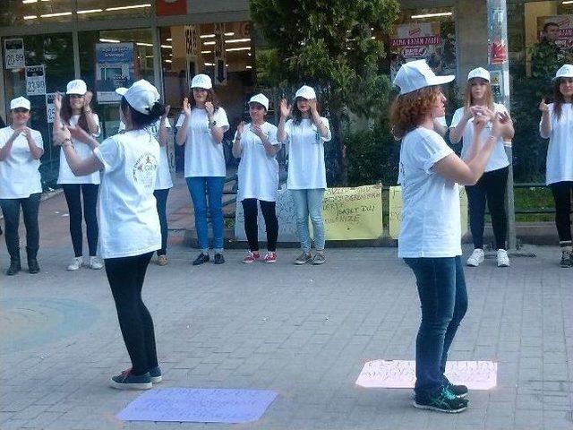 Eskişehir’de Engellilerden Beden Müzikli Eylem