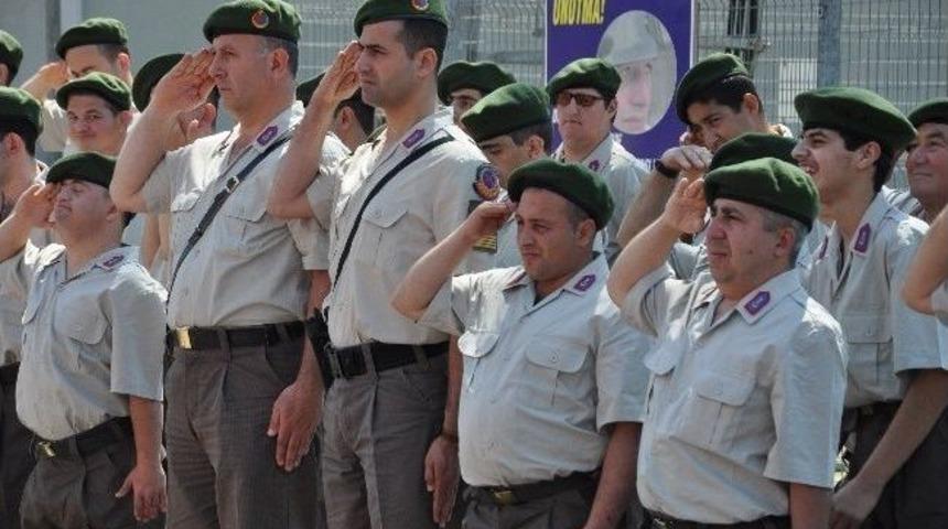 Engelli Vatandaşlar Bir G&uuml;nl&uuml;ğ&uuml;ne Asker Oldu