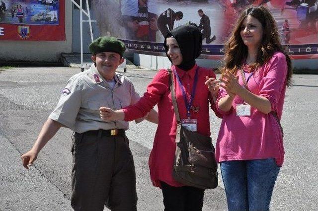 Engelli Vatandaşlar Bir Günlüğüne Asker Oldu 3