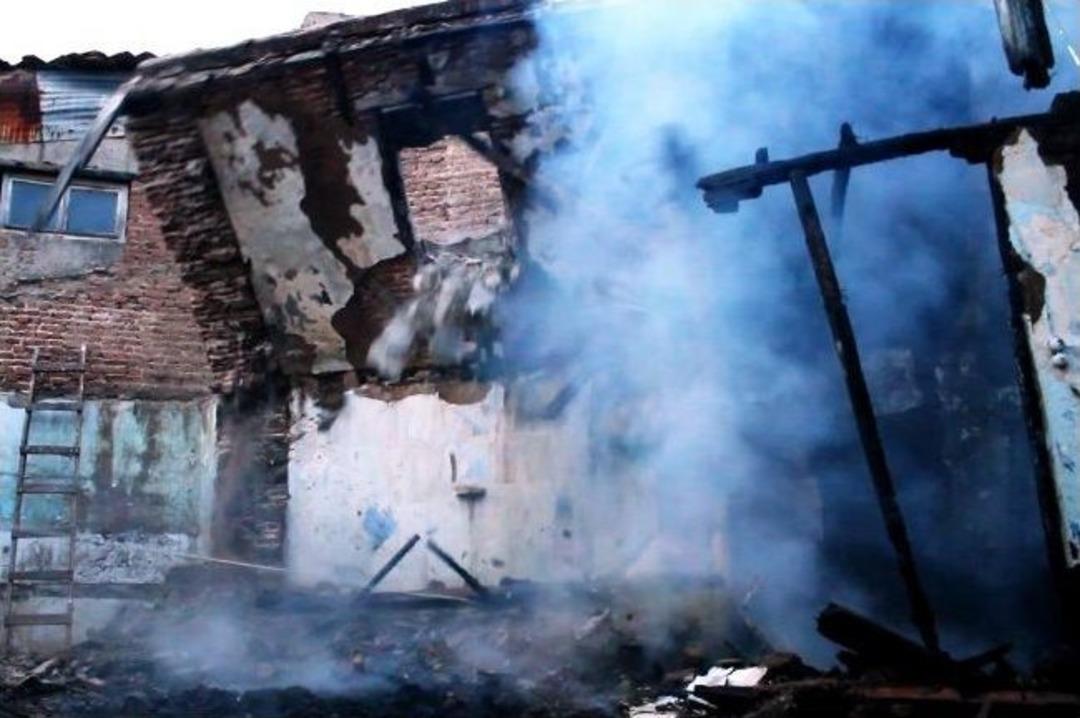 (&ouml;zel Haber) Yanan Metruk Bina &Ccedil;&ouml;kt&uuml;