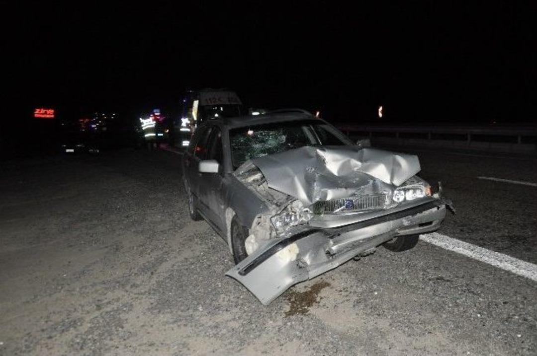 İki Otomobilin &Ccedil;arpıştığı Kazada 7 Kişi Yaralandı