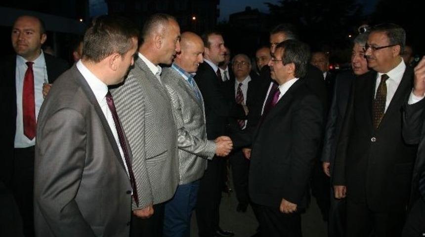 &Ccedil;evre Ve Şehircilik Bakanı İdris G&uuml;ll&uuml;ce: