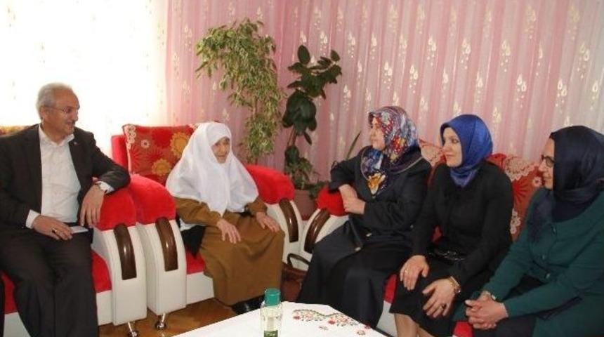 Erzincan&rsquo;da Yılın Annesi 97 Yaşındaki Saime Nine