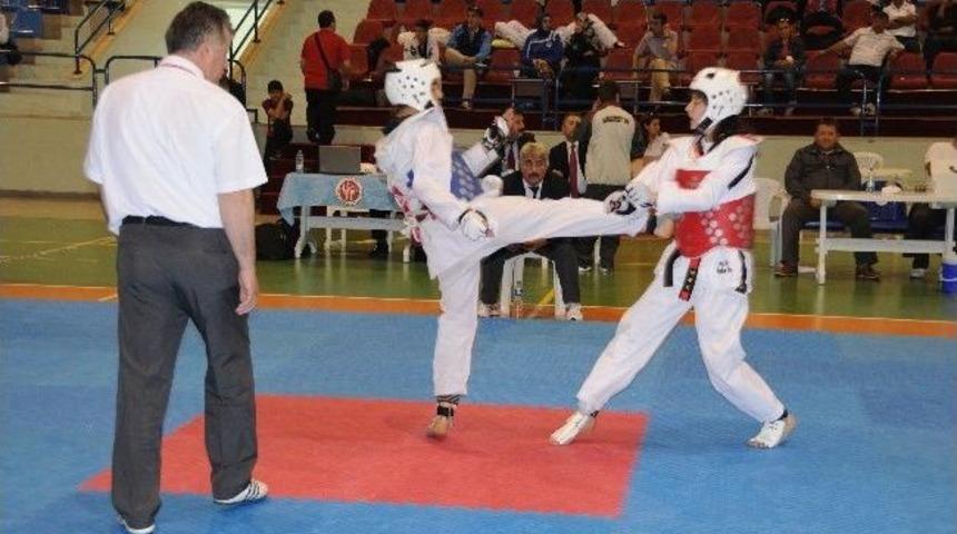 T&uuml;rkiye Yıldızlar Tekvando Şampiyonası Marmaris'te Yapıldı