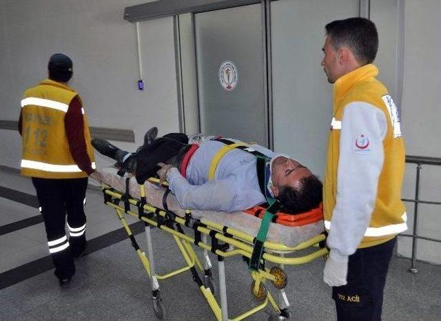 Memurları Taşıyan Servis Tarlaya U&ccedil;tu: 17 Yaralı 2