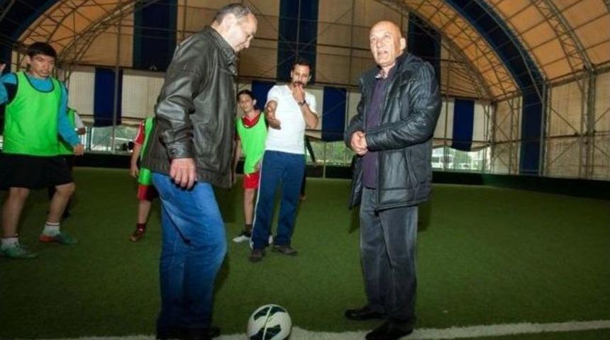 Barış Ve Kardeşlik Turnuvası&rsquo;nın Başlangı&ccedil; Vuruşu Sami Elvan&rsquo;dan