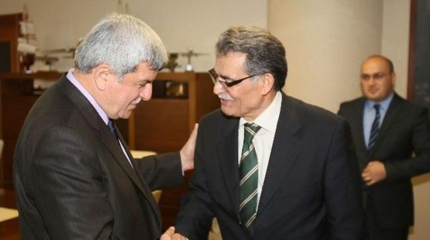 Eski Bakan G&uuml;&ccedil;l&uuml;&rsquo;den B&uuml;y&uuml;kşehir&rsquo;e &Ouml;vg&uuml;