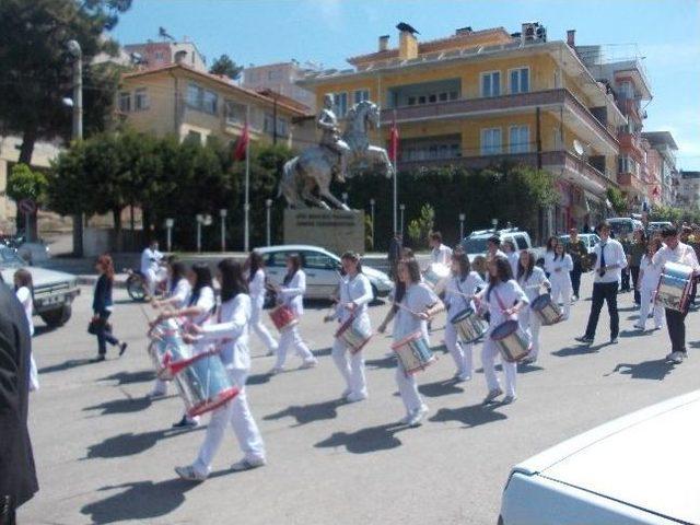 Demirci’de Hemşire Adayları Günlerini Kutladı