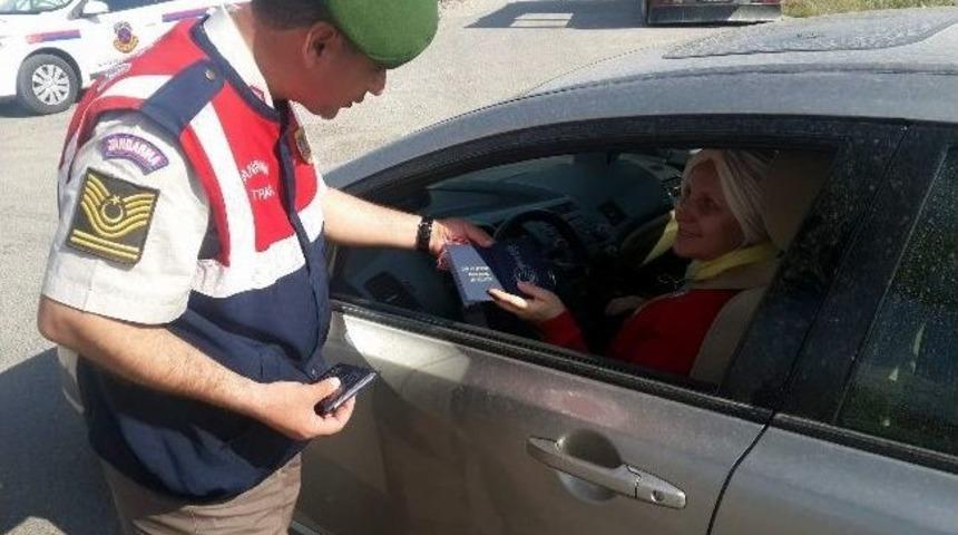 Jandarma Trafikteki Anneleri Unutmadı