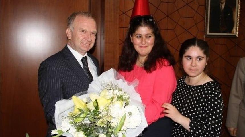 Vali Ceylan, Engelliler Ve Engelliler İ&ccedil;in Faaliyet G&ouml;steren Kamu Ve Sivil Toplum &Ouml;rg&uuml;t&uuml; Temsilcilerini Kabul Etti