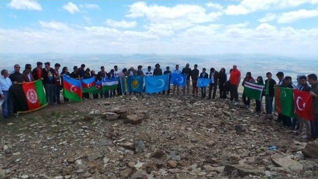 T&uuml;rk Eğitim-sen Tarafından &lsquo;bayrak Ve Ata Y&uuml;r&uuml;y&uuml;ş&uuml;&rsquo; Yapıldı 1
