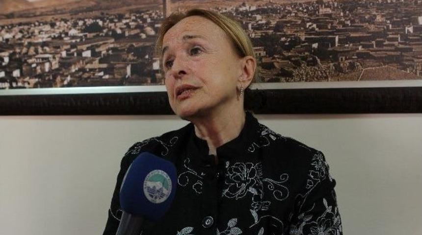 &Uuml;nl&uuml; Oyuncu Serpil Tamur, Kayseri İle İlgili D&uuml;ş&uuml;ncelerini Dile Getirdi: