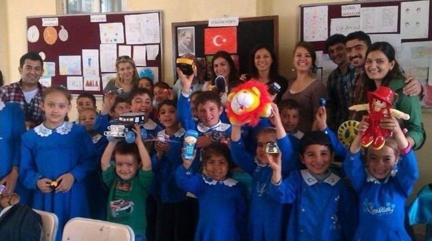 &Uuml;niversite &Ouml;ğrencilerinden &Ouml;rnek Davranış