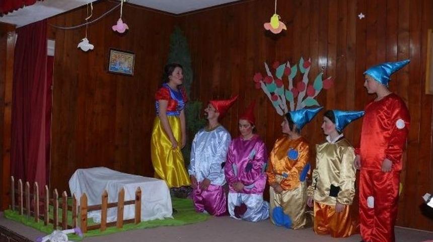 &Ccedil;atalzeytin Lisesi'nde Sergi Ve Tiyatro