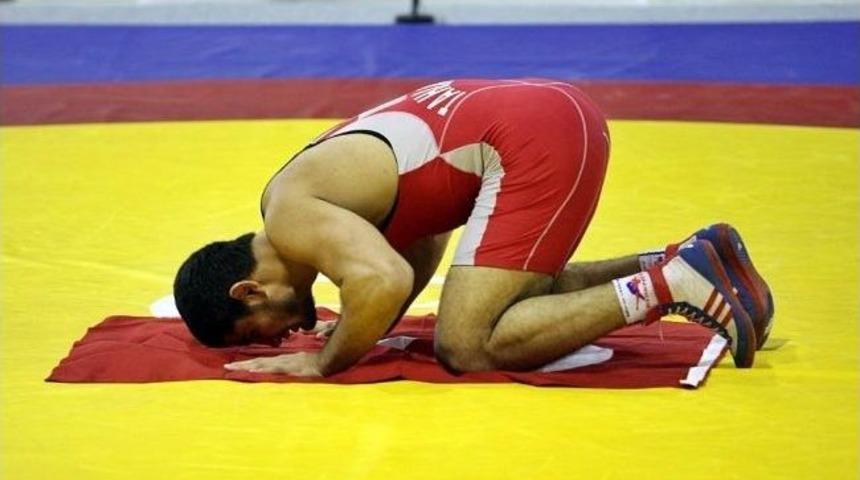 Milli G&uuml;reş&ccedil;i Taha Akg&uuml;l D&uuml;nyanın Zirvesinde