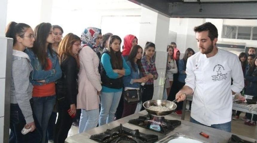 Kız Teknik Ve Meslek Lisesi &Ouml;ğrencilerinden &Uuml;niversiteye Ziyaret