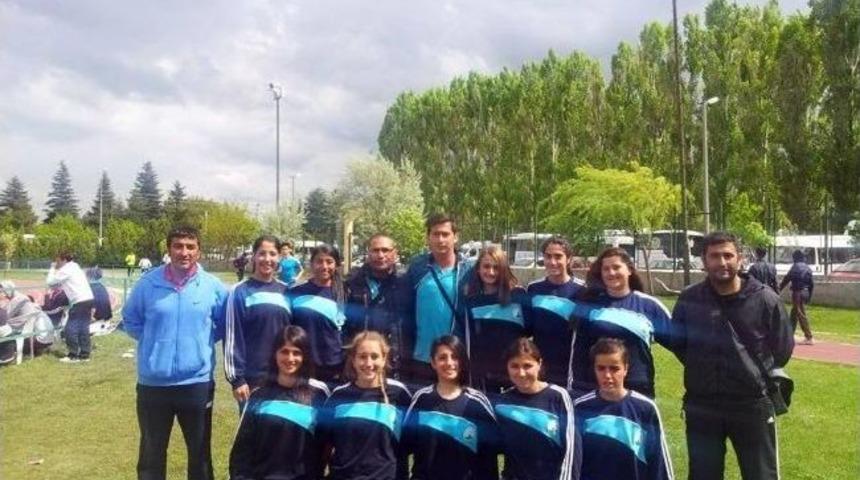 Osmangazili Gen&ccedil; Atletler &Uuml;&ccedil;&uuml;nc&uuml; Oldu