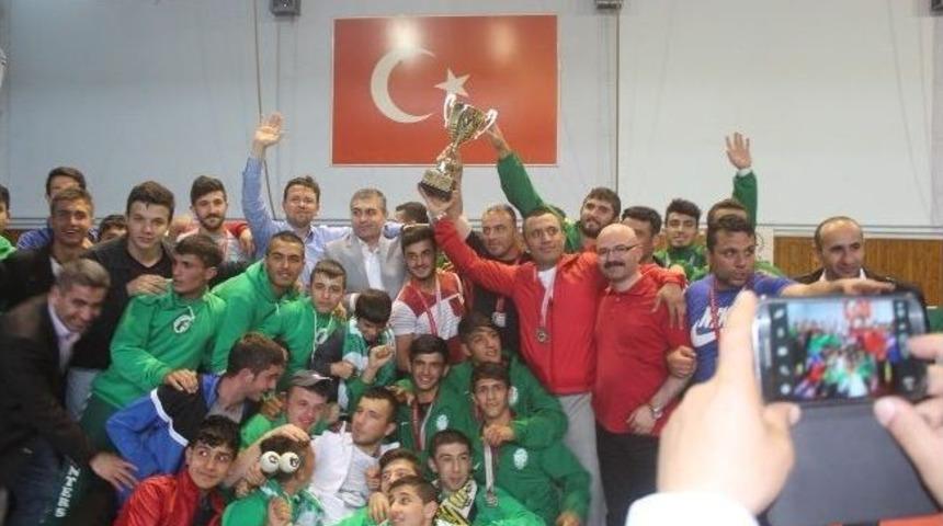 Kayseri Şekerspor G&uuml;reş Takımı S&uuml;per Lig'e Y&uuml;kseldi